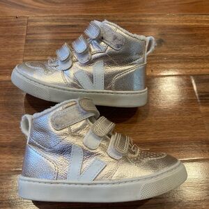 Veja V-10 Mid Sneakers Unisex toddler Size 9.5 US 26 EUR Gold Leather